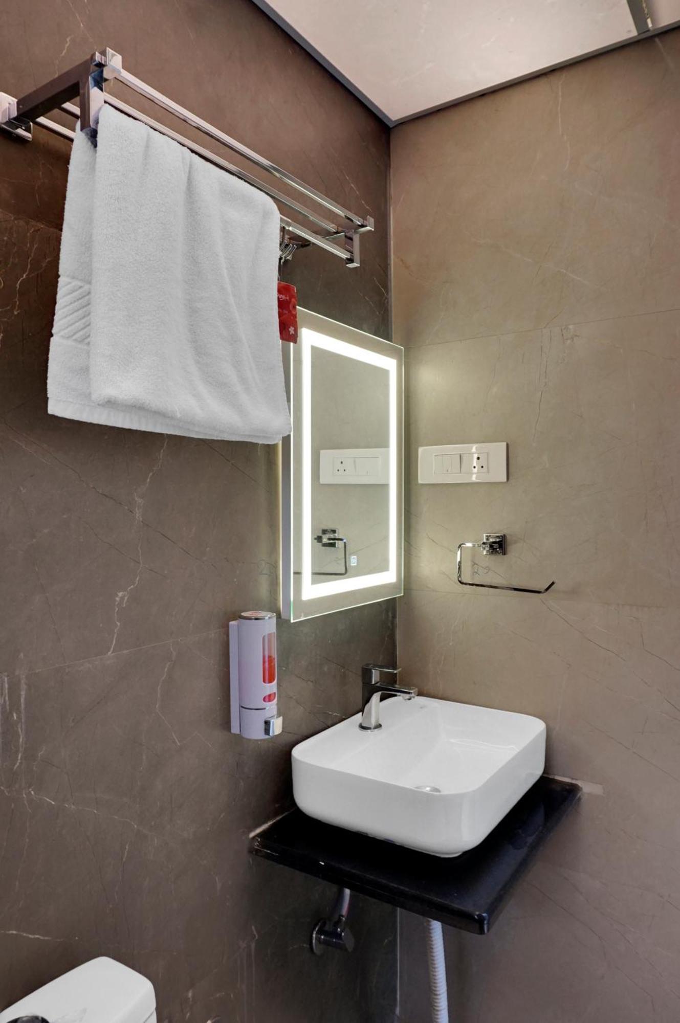 פונה Hotel Sayba Executive מראה חיצוני תמונה