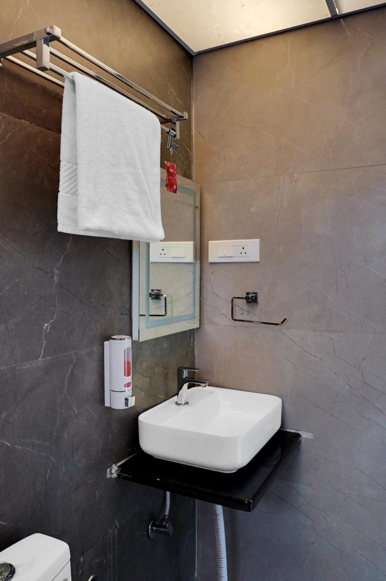 פונה Hotel Sayba Executive מראה חיצוני תמונה