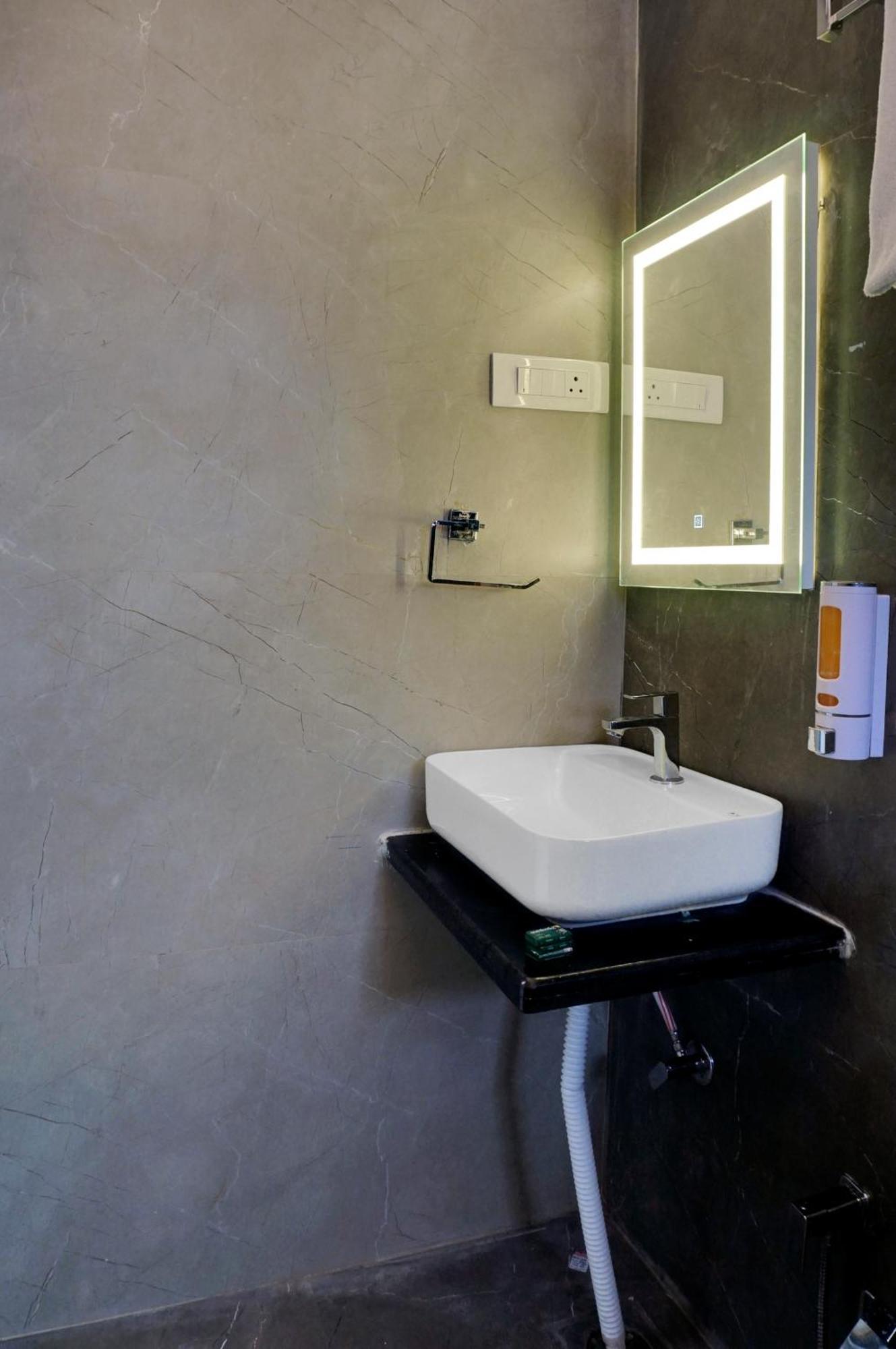 פונה Hotel Sayba Executive מראה חיצוני תמונה
